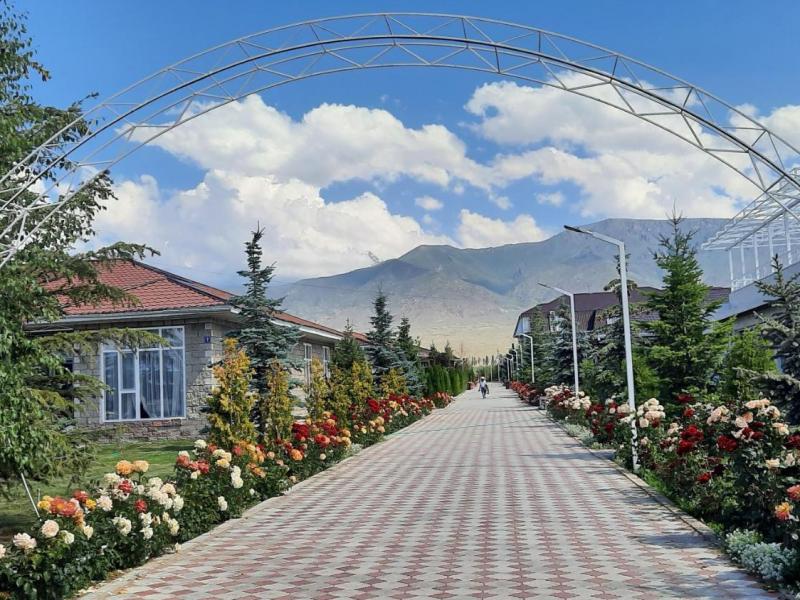 на берегу Иссык-Куля